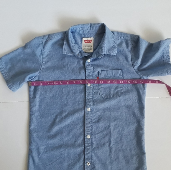 Levi's. Boy's Button Down Shirt. Size: M (10-12) - Picture 3 of 5